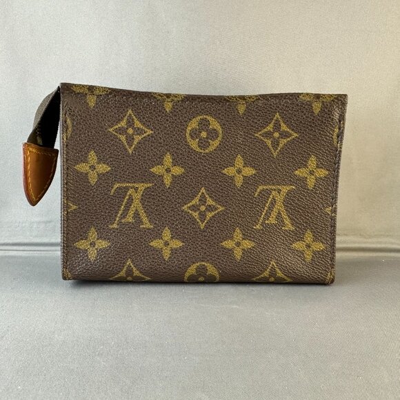 Louis Vuitton Handbags - Vintage Louis Vuitton Leather Cosmetic/Toiletry Pouch - Poche Toilette 15  ✨👜